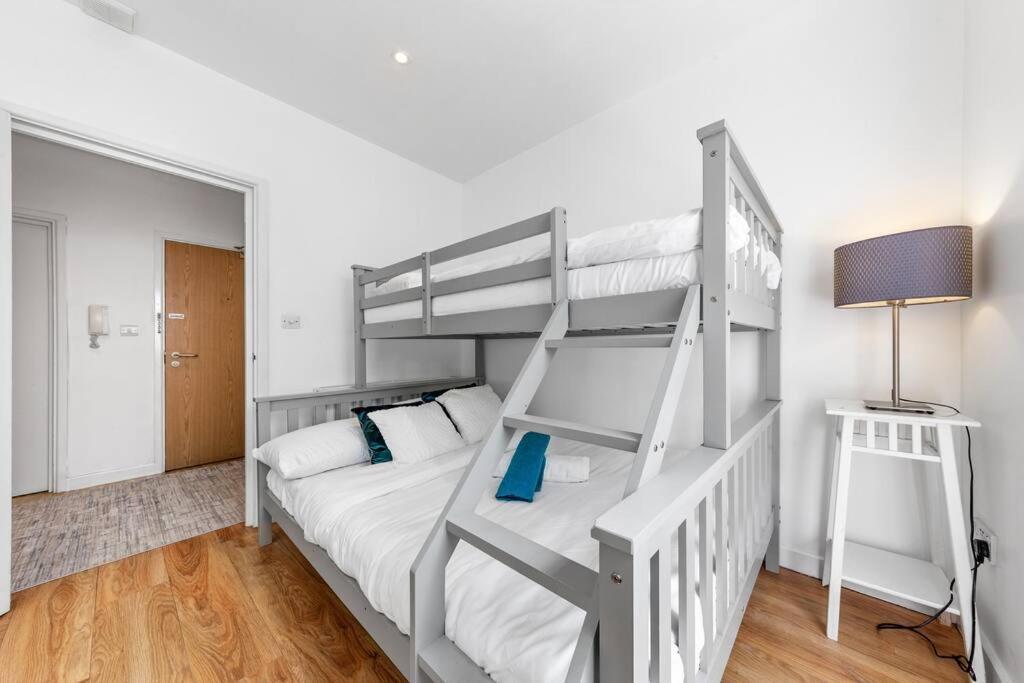 3 Bedroom Flat In Haymarket London Sleeps 14 Hy1 Exterior foto