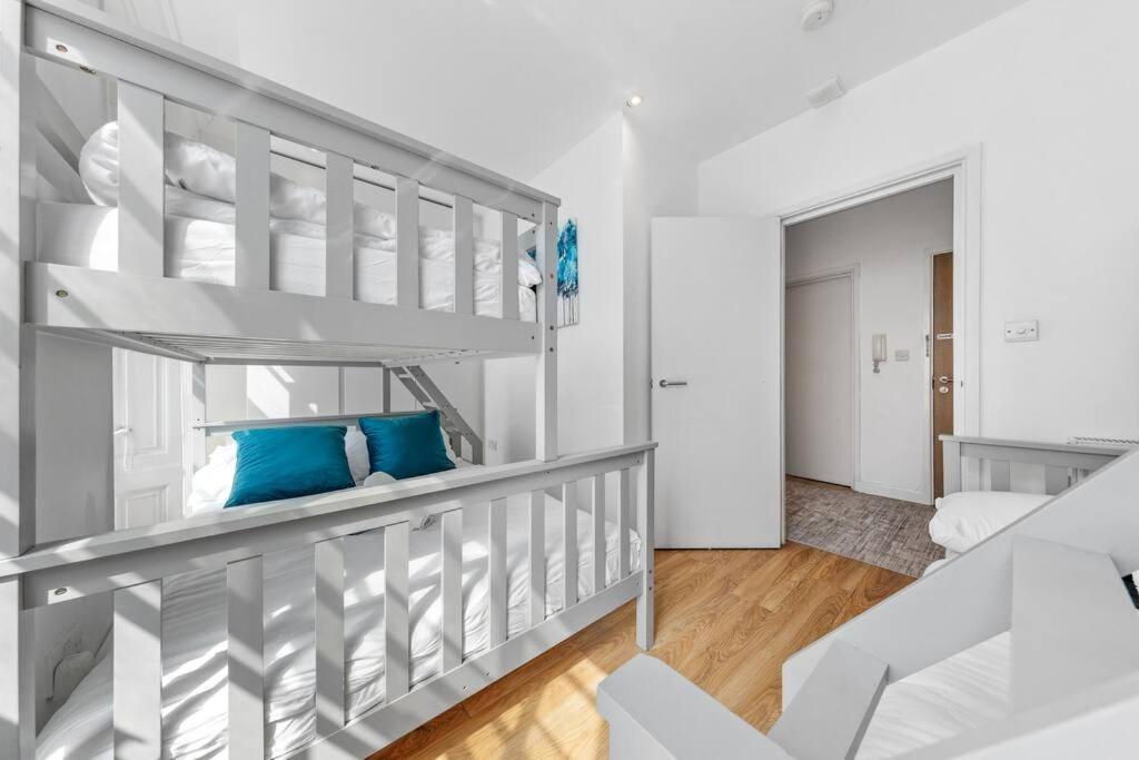 3 Bedroom Flat In Haymarket London Sleeps 14 Hy1 Exterior foto