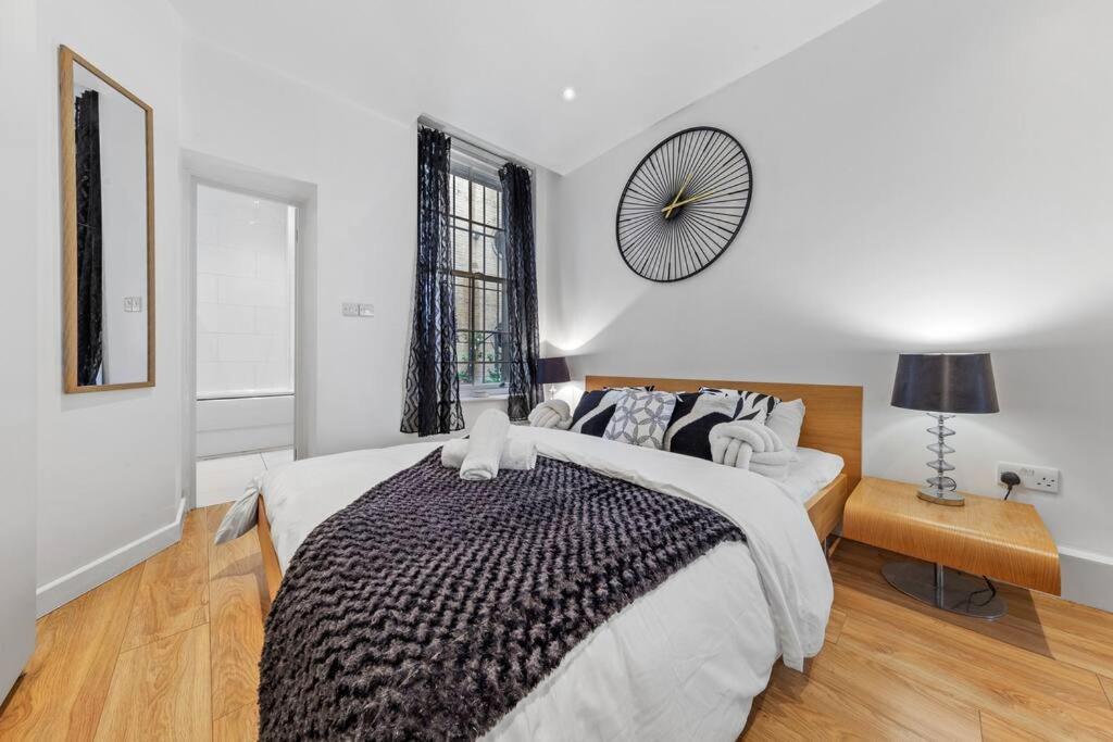 3 Bedroom Flat In Haymarket London Sleeps 14 Hy1 Exterior foto